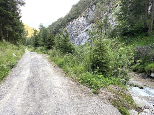 ... und weiter durch den tiefeingeschnittenen Graben nach Eigenhofen im Tiroler Inntal.