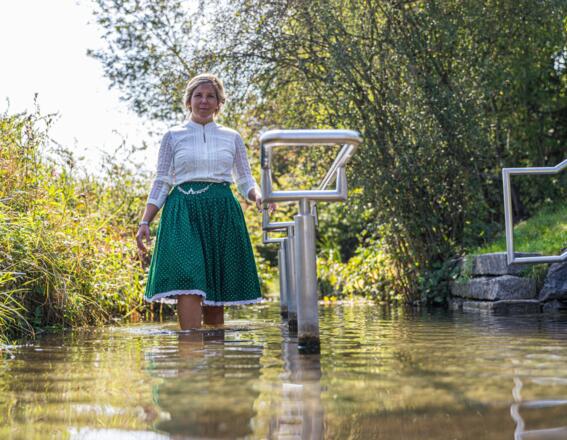 Wassertreten im Holzbach