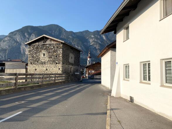 Kematen ist erreicht. Von hier besteht die Möglichkeit direkt nach Völs und Innsbruck zu fahren, oder man wählt einen kurzen Abstecher über Afling.