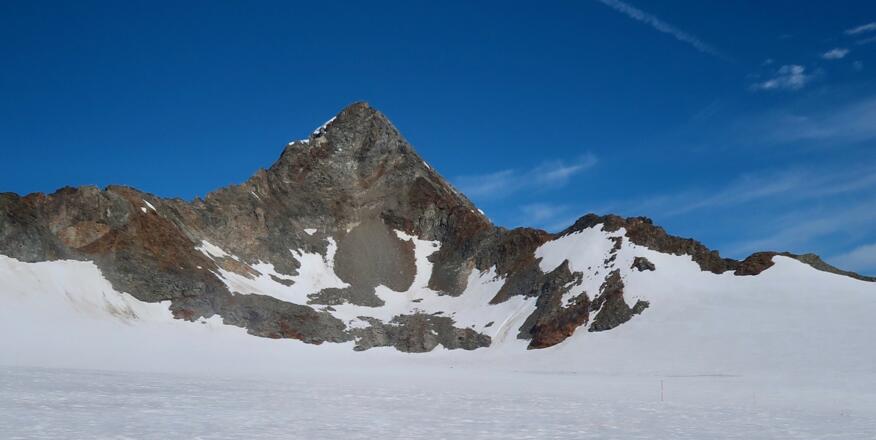 Wilder Pfaff mit Pfaffengrat (rechts), vom Süden gesehen.