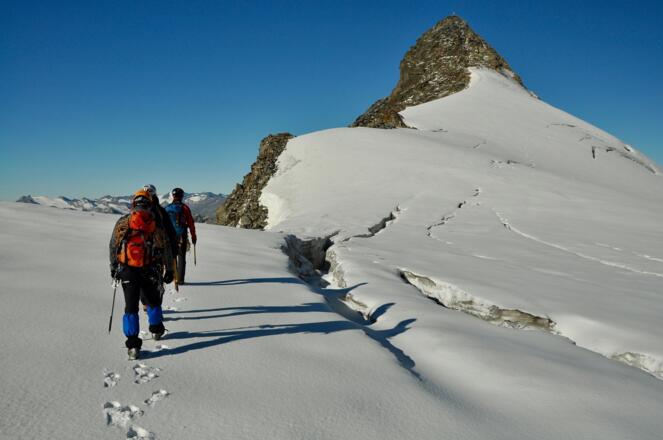 Zuckerhütl vom Wilden Pfaff kommend. (Das Seil sollte hier natürlich nicht am Rucksack hängen...)
