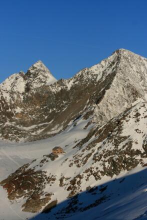 Müllerhütte mit Pfaffengrat und Zuckerhütl