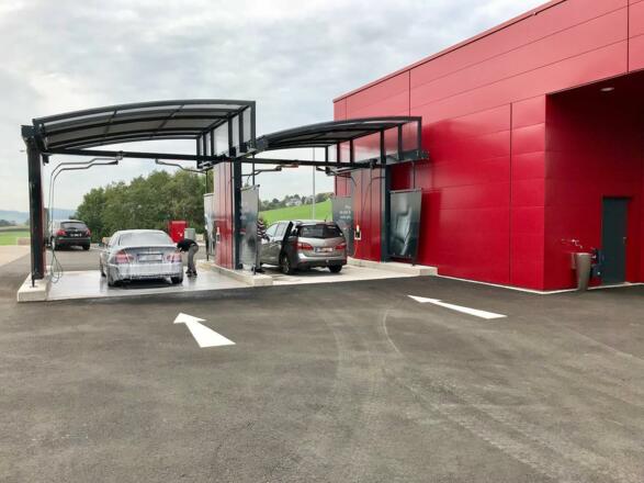 Tankstelle mit Waschpark