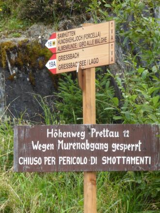 Sperrschild oberhalb St. Peter