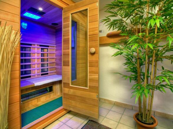 Infrarotkabine mit Farblichttherapie