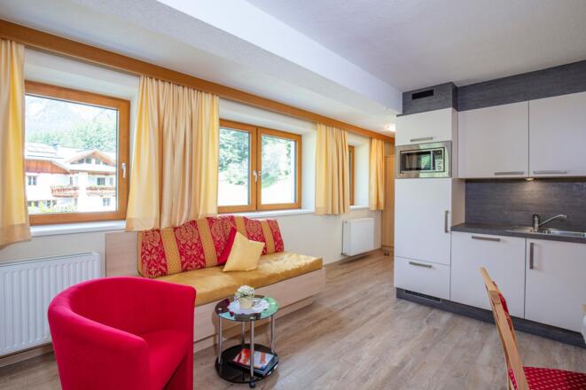 Küche mit Wohnbereich