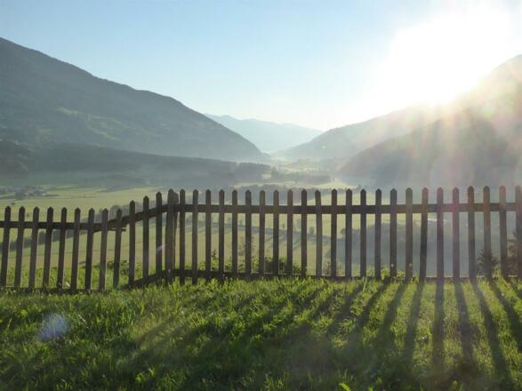 Morgenstimmung am Bauernhof Oberscheffau