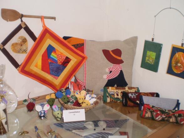 Polster, Kerzen, Topflappen, etc.