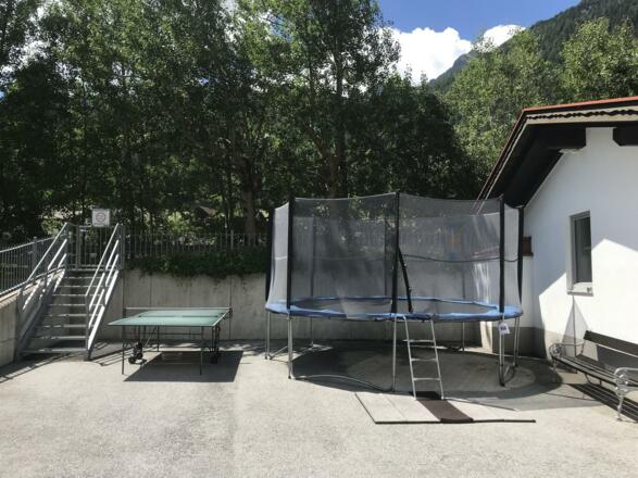 Tischtennis, Trampolin, Tischfußball