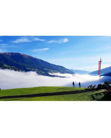 Bergpanorama über dem Nebel