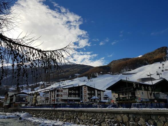 Heiners  mit Blick zur Piste