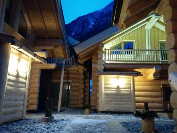 Chalet bei Nacht
