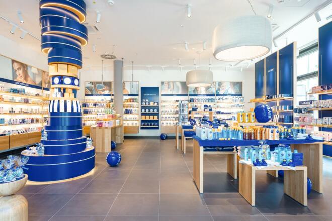 aja_GAP_egr_2021_Nivea_Shop_01