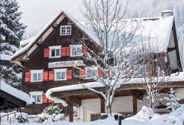 Kleinwalsertal Hirschegg Gasthof Frontansicht Wint