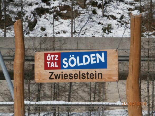Kinderspielplatz vor dem Haus
