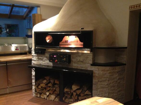 Cafe-Ristorante-Pizzeria Trentino Sui&Gui Holzofen