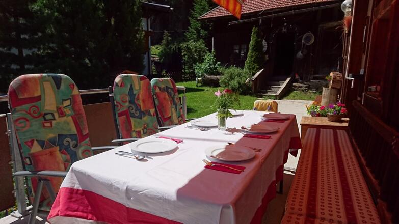 Essen vor dem Haus