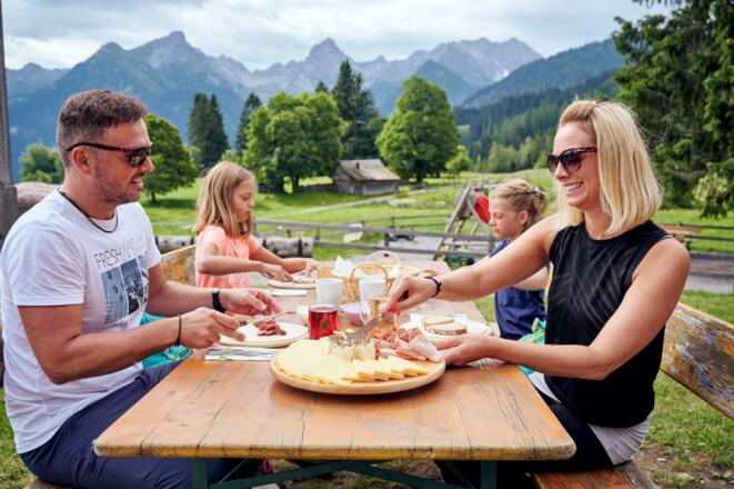 Regionale_Jause_auf_der_Alpe_Rona_(c)_Alex_Kaiser_