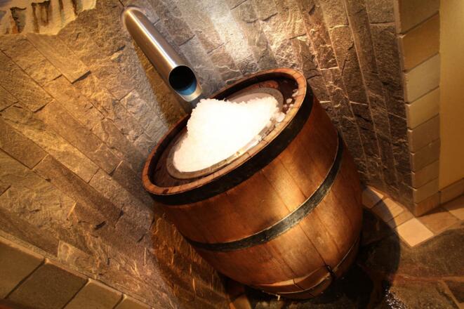 Aufguss mit Schnee in der Stern-Sauna