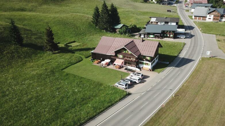 76D137CF19EE80DBD849F7484426412C