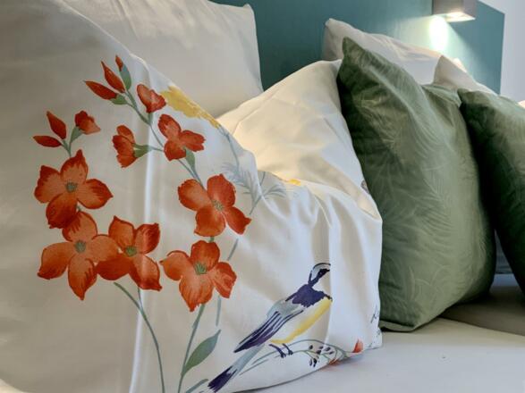 AABB4E1A-7928-4684-A7E1-D01B076B4877