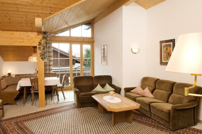 Wohnzimmer mit Essbereich