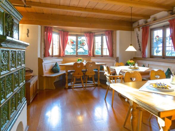 Kaminstube (Frühstück und Gesellschaftsraum)