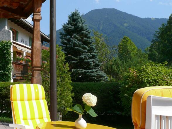 Ferienwohnung Am Rottach-Damm - Terrassee mit Blick zum Wallberg