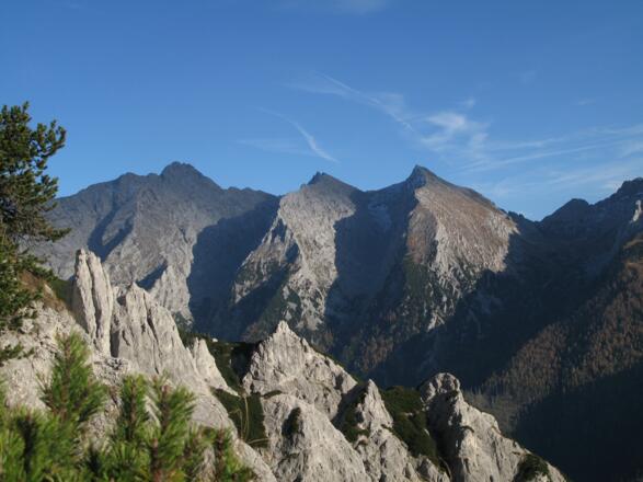 Unterhalb des Hochgscheidsattels, Blick auf die Täler des Hochkalterstocks