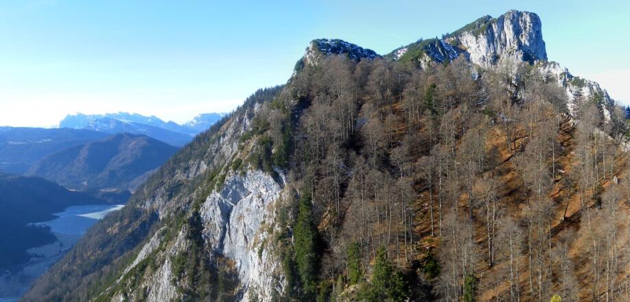 Gipfelblick zur Hörndlwand, Wilder Kaiser am Horizont über dem Weitsee