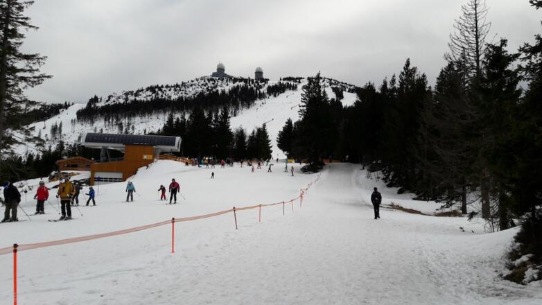 Rodelbahn neben der Ski-Abfahrt