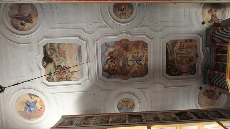 Flachdecke mit Fresken - Michaeliskirche - Fechheim