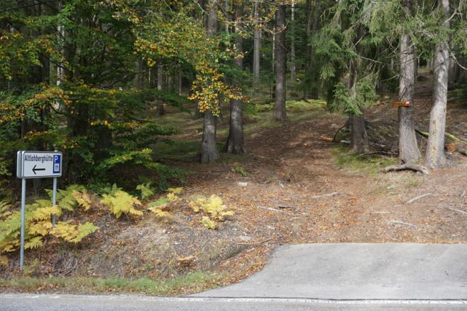Beginn nach der Straßenquerung