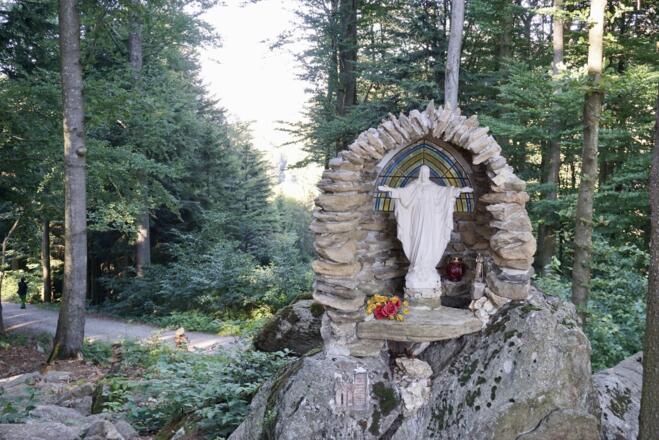 Grotte bei der Kapelle