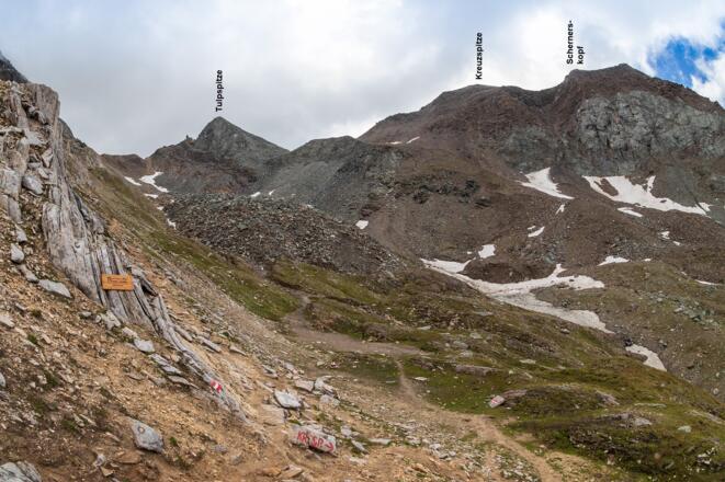 Weggabelung Zopetscharte (Weg 929, links) und Kreuzspitze (Weg 23, rechts)