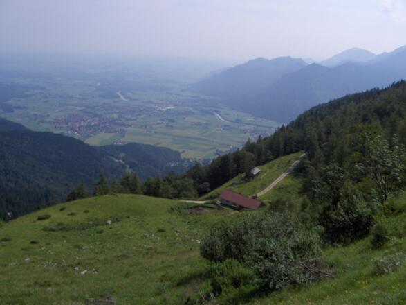 Wir blicken in das Achental.