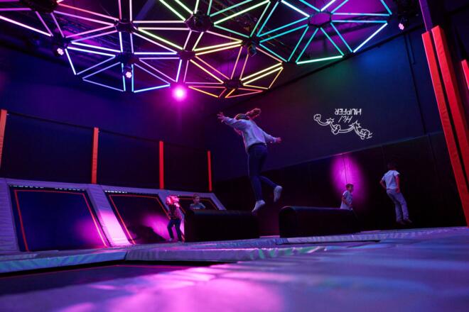 tp_halle-2_trampolin_2022_ursgolling_0127