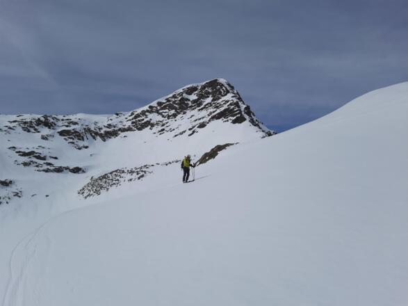 Bei der Abfahrt, Hintergrund Dreieckspitze