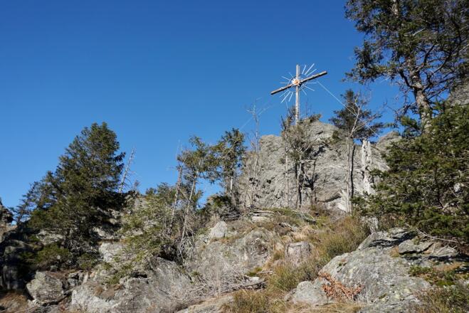 Gipfelkreuz auf dem Sesselberg