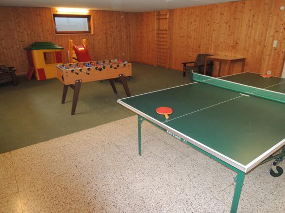 Tischtennis und Tischfußball