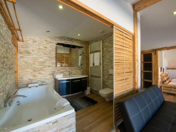 loft-appartement-integriertes-bad-im-wohnbereich