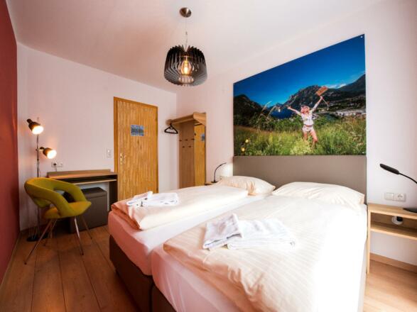 modernes-doppelzimmer-zum-wohlfuehlen