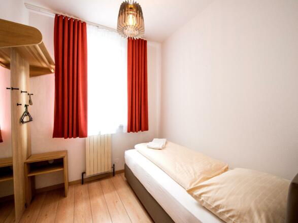 modernes-familienstudio-mit-dz-und-ez-und-balkon2