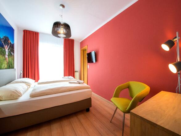 modernes-familienstudio-mit-dz-und-ez-und-balkon