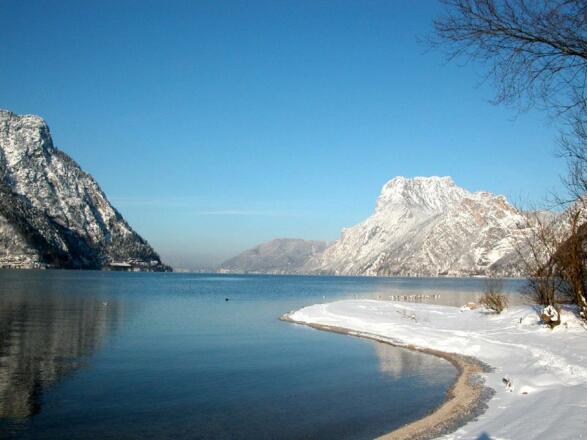 winteransicht-rindbach-bei-ebensee-mit-traunsee-un