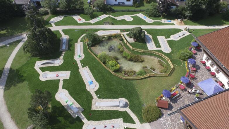 Kurhaus in Krün mit der Minigolfanlage