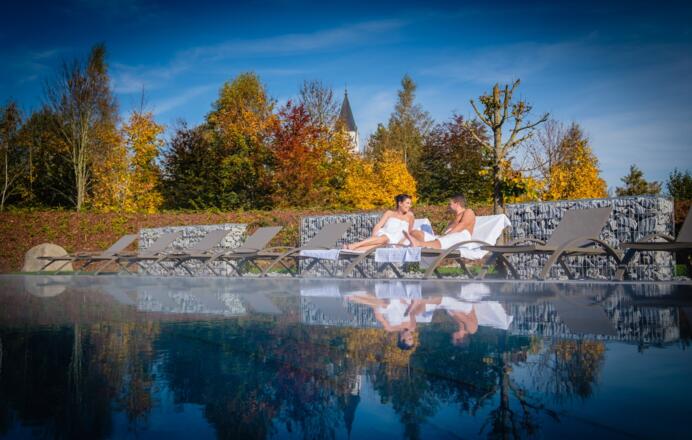 Entspannung am Außenpool