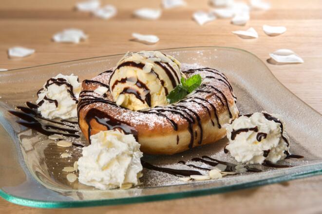 Krapfen mit Vanilleeis