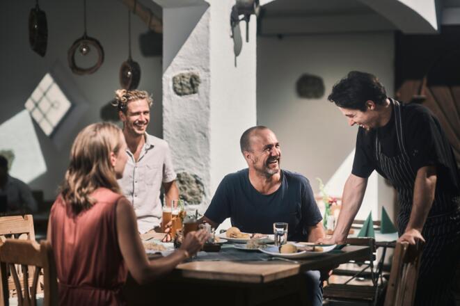 Gemütliches Essen beim Gasthof Populorum