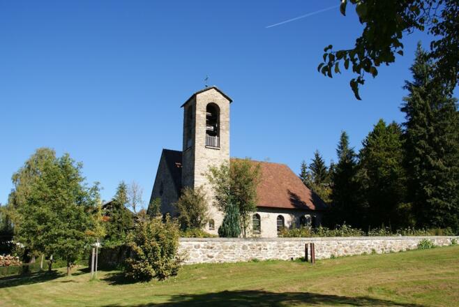 Kirche in Rettenbach beim Parkplatz